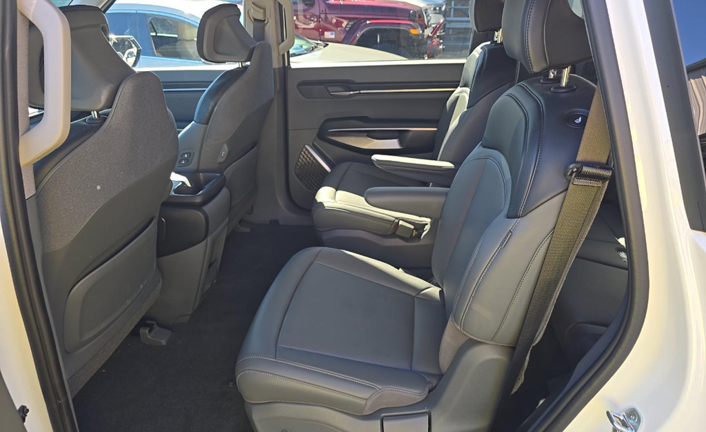 Used 2024 Kia EV9 Light Long Range RWD image 16