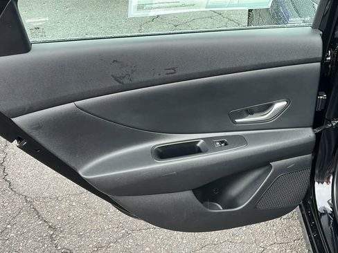 Used 2024 Hyundai Elantra SEL image 19