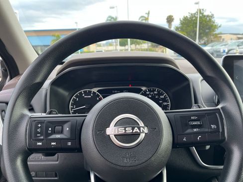 Used 2023 Nissan Rogue S AWD/4WD image 28