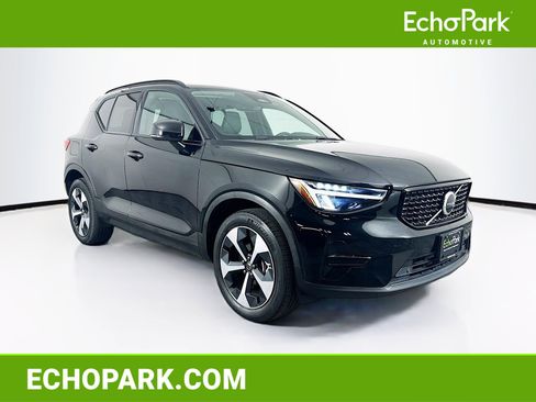 Used 2024 Volvo XC40 B5 Core image 1