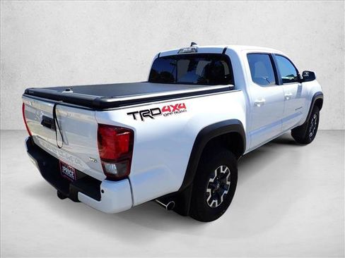 Used 2018 Toyota Tacoma TRD Off-Road w/ Technology Package AWD/4WD image 4