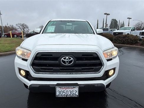 Used 2017 Toyota Tacoma SR5 image 8