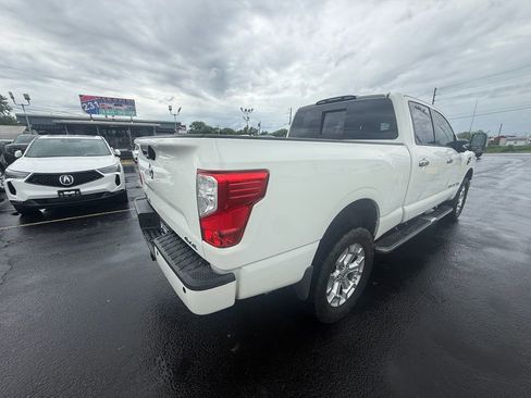 Used 2018 Nissan Titan SV w/ SV Convenience Package AWD/4WD image 3