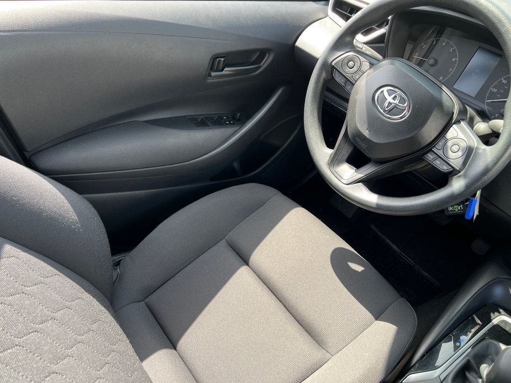 Used 2025 Toyota Corolla LE FWD image 16