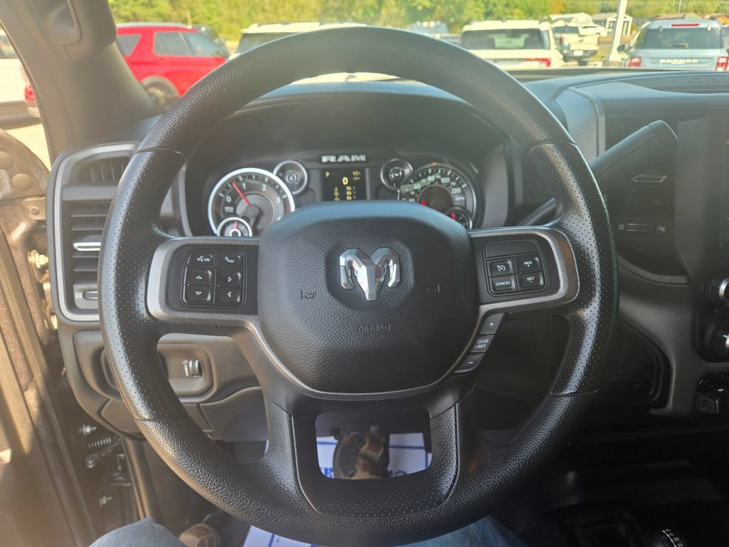 Used 2022 RAM 3500 Tradesman w/ Chrome Appearance Group AWD/4WD image 10