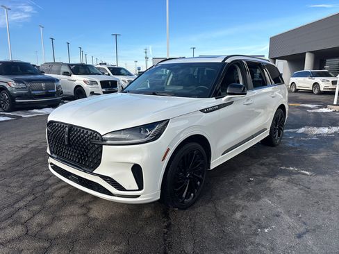 Certified 2025 Lincoln Aviator Reserve w/ Equipment Group 201A image 3