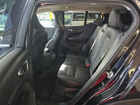 Used 2025 Volvo XC40 B5 Ultra AWD/4WD image 4