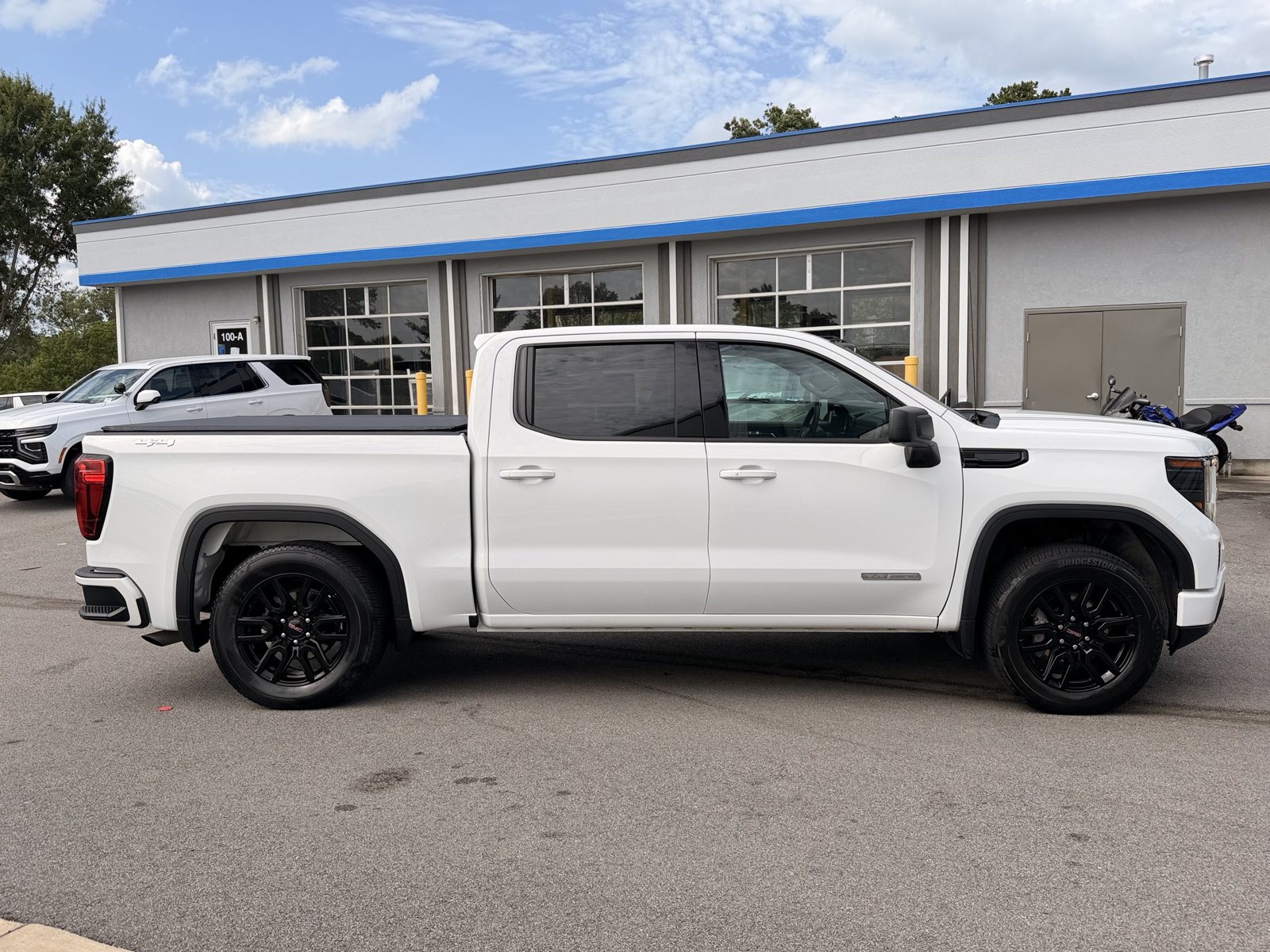 Used 2024 GMC Sierra 1500 Elevation AWD/4WD image 13