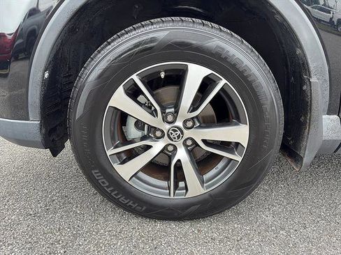 Used 2018 Toyota RAV4 XLE w/ Plus Extra Value Package FWD image 9