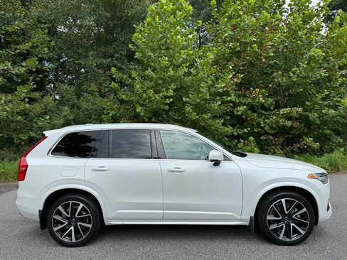 Used 2022 Volvo XC90 T6 Momentum w/ Advanced Package AWD/4WD image 5