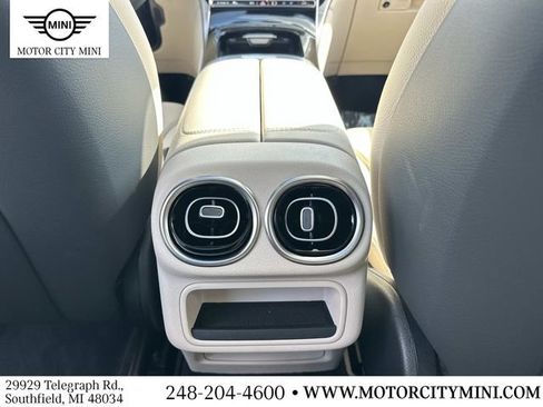 Used 2025 Mercedes-Benz GLC 300 4MATIC image 18