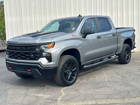 Used 2024 Chevrolet Silverado 1500 Custom Trail Boss w/ LPO, Dark Essentials Package AWD/4WD image 2