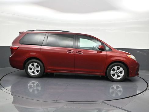 Used 2020 Toyota Sienna LE image 6