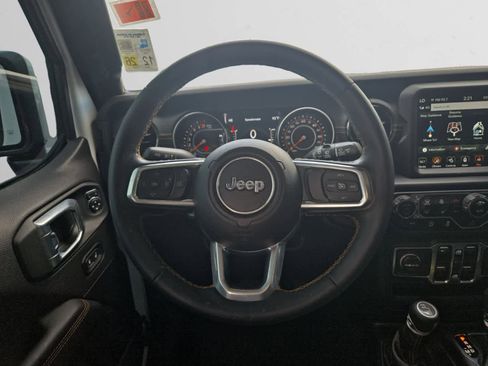 Used 2022 Jeep Wrangler Unlimited Sahara AWD/4WD image 12