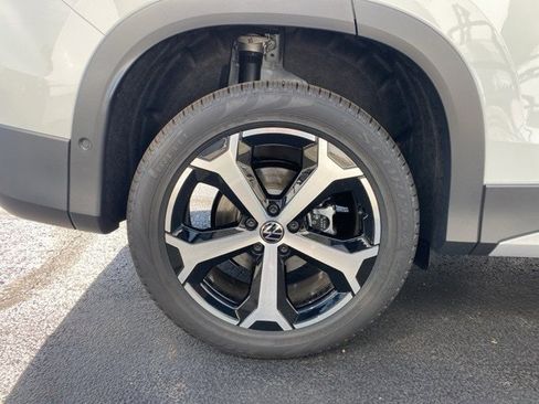 New 2026 Volkswagen Tiguan SE image 21