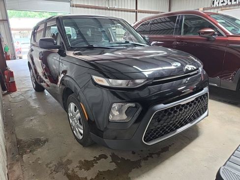 Used 2021 Kia Soul LX FWD image 4