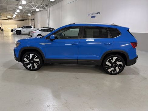 Certified 2024 Volkswagen Taos SEL image 5