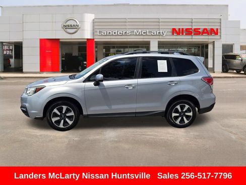 Used 2017 Subaru Forester 2.5i Premium w/ All-Weather Package AWD/4WD image 8