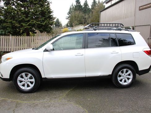 Used 2012 Toyota Highlander SE w/ Tow Pkg image 14
