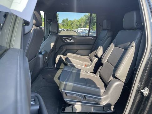 Used 2022 Chevrolet Suburban LT AWD/4WD image 17