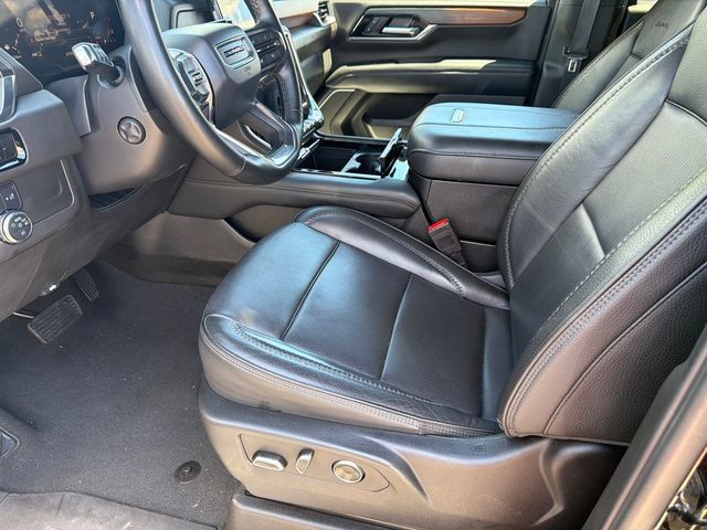 Used 2025 GMC Yukon Denali AWD/4WD image 9