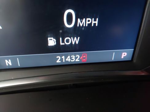 Used 2023 Chevrolet Traverse LT image 20