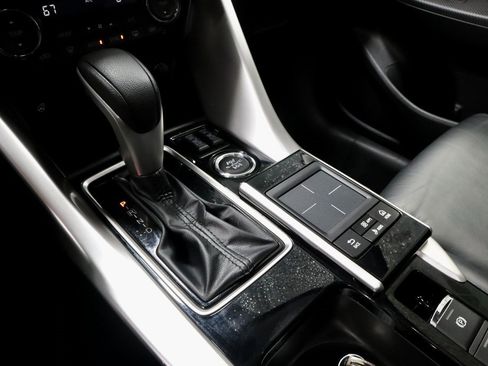 Used 2018 Mitsubishi Eclipse Cross SEL image 33