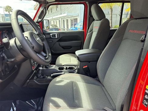 Used 2025 Jeep Wrangler Unlimited Rubicon AWD/4WD image 17