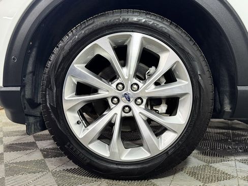 Used 2022 Ford Explorer Platinum image 2