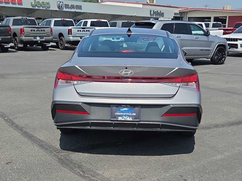 Used 2025 Hyundai Elantra SE FWD image 13