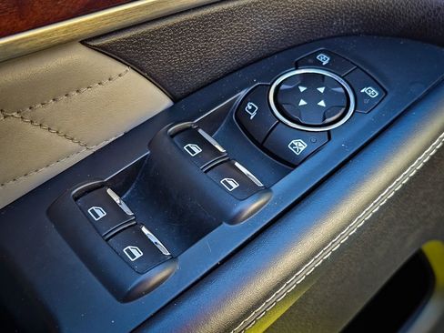 Used 2017 Ford Explorer Platinum image 13