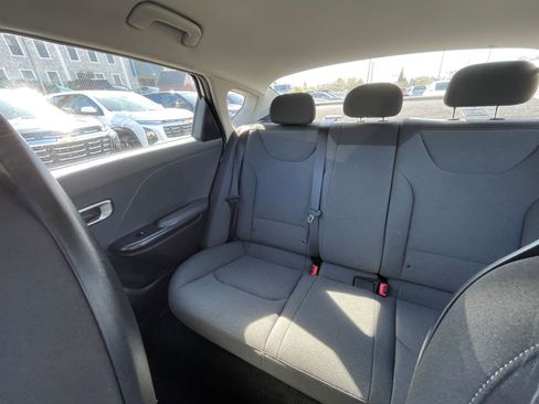 Used 2025 Kia K4 LXS image 38