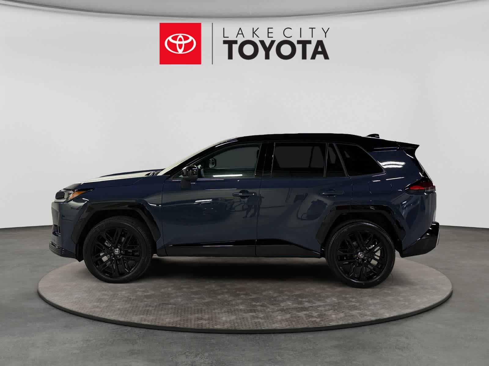 Used 2026 Toyota RAV4 XSE w/ Panoramic Sun Roof Package AWD/4WD image 3