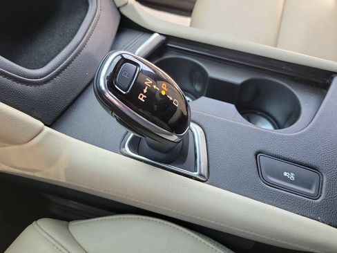 Used 2018 Cadillac XT5 FWD image 33