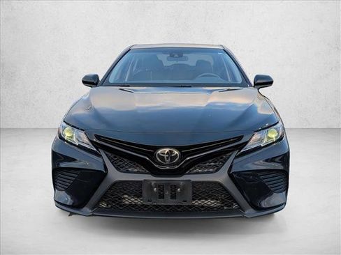 Certified 2018 Toyota Camry SE image 2