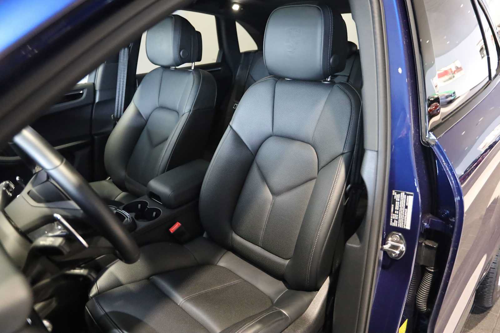 Used 2025 Porsche Macan AWD/4WD image 5