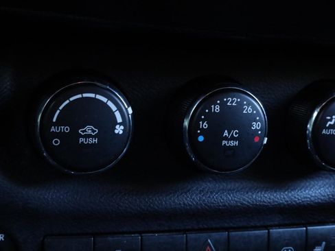 Used 2018 Jeep Wrangler Unlimited Rubicon w/ Cold Weather Group AWD/4WD image 9