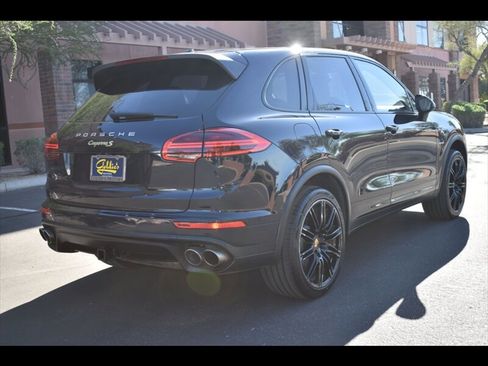 Used 2017 Porsche Cayenne S w/ Premium Package image 7