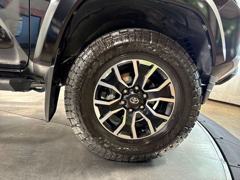 Used 2022 Toyota Tacoma TRD Sport w/ TRD Premium Sport Package AWD/4WD image 14