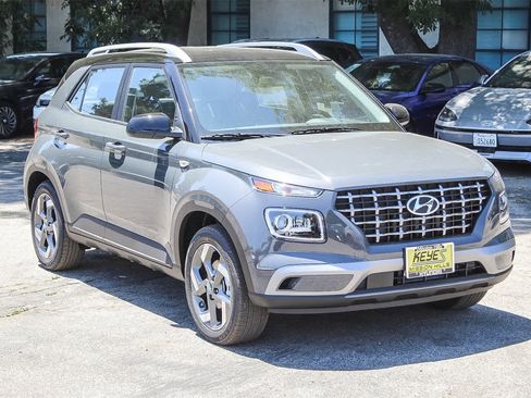 New 2025 Hyundai Venue Limited image 3