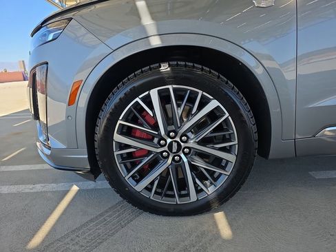 Used 2023 Cadillac XT6 Sport w/ Platinum Package image 34