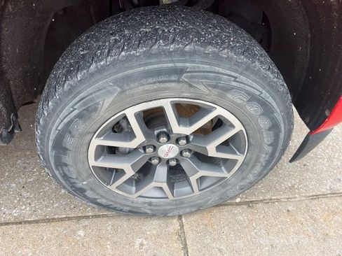 Used 2015 GMC Canyon SLE w/ All-Terrain Package image 25