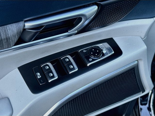 Certified 2025 Kia Telluride EX w/ EX Captain's Chair Package AWD/4WD image 18