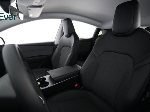 Used 2026 Tesla Model Y Long Range RWD image 4