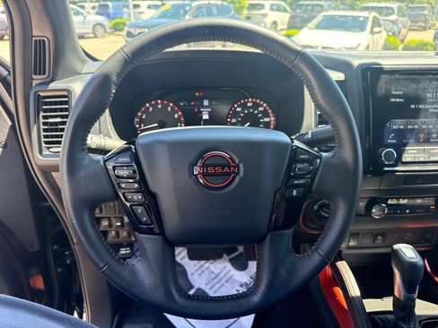 Used 2022 Nissan Frontier PRO-4X w/ Technology Package AWD/4WD image 10