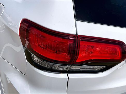 Used 2019 Jeep Grand Cherokee Altitude RWD image 29