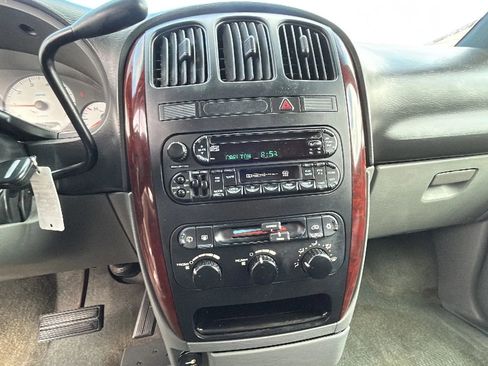 Used 2004 Chrysler Town & Country Touring FWD image 25