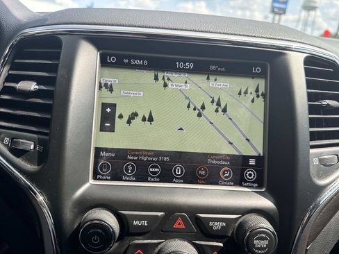 Used 2018 Jeep Grand Cherokee Laredo image 24