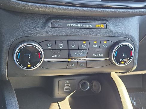 Used 2024 Ford Escape ST-Line image 23