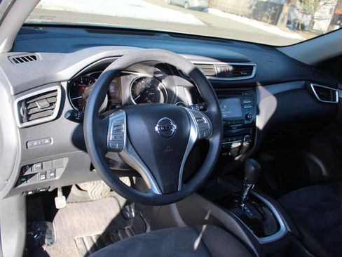 Used 2016 Nissan Rogue SV image 16